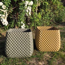 grandes jardinieres carrees terrasse jardin gris et or