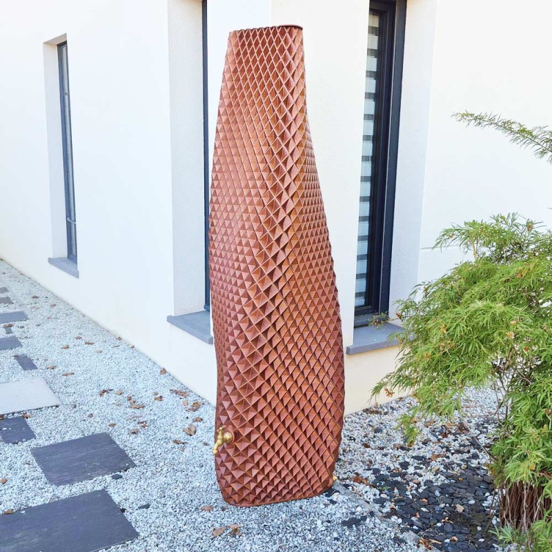 récupérateur d'eau de pluie design forme torsadée couleur cuivre
